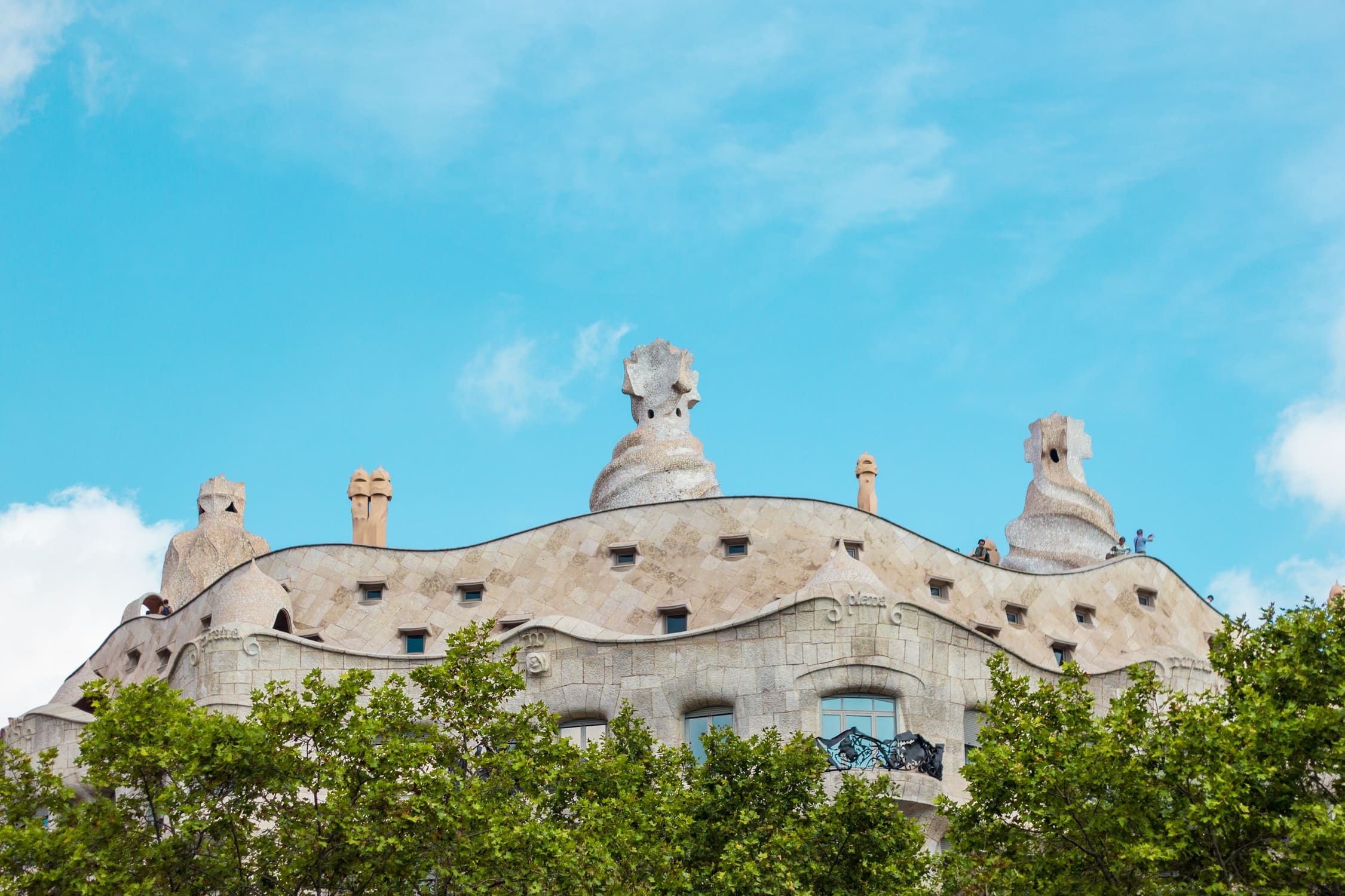 Vue panoramique sur la ville de Barcelone depuis le Mirador del Turo de la Rovira