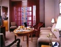 Hotel Giraffe