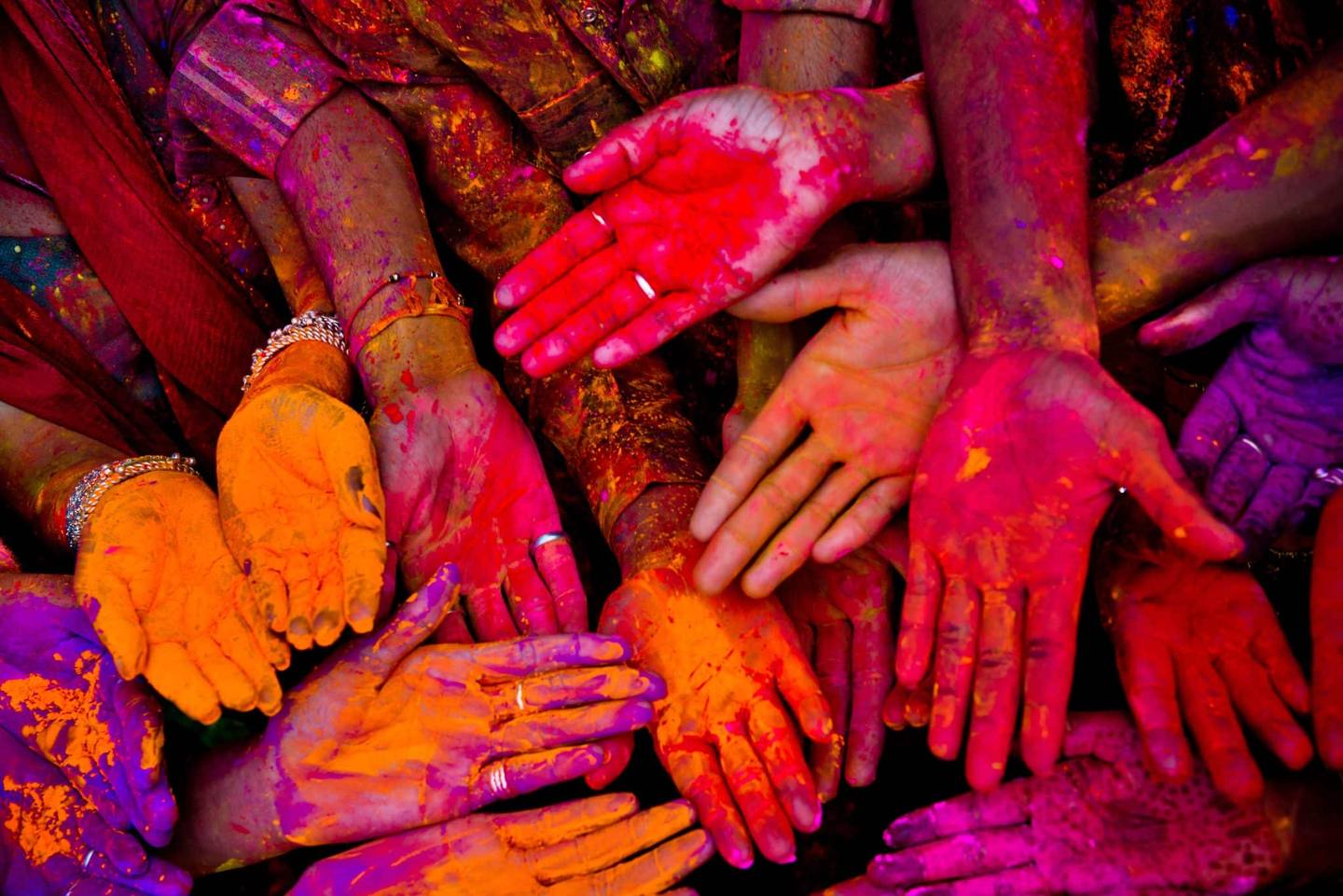 Holi festivalhands en Inde