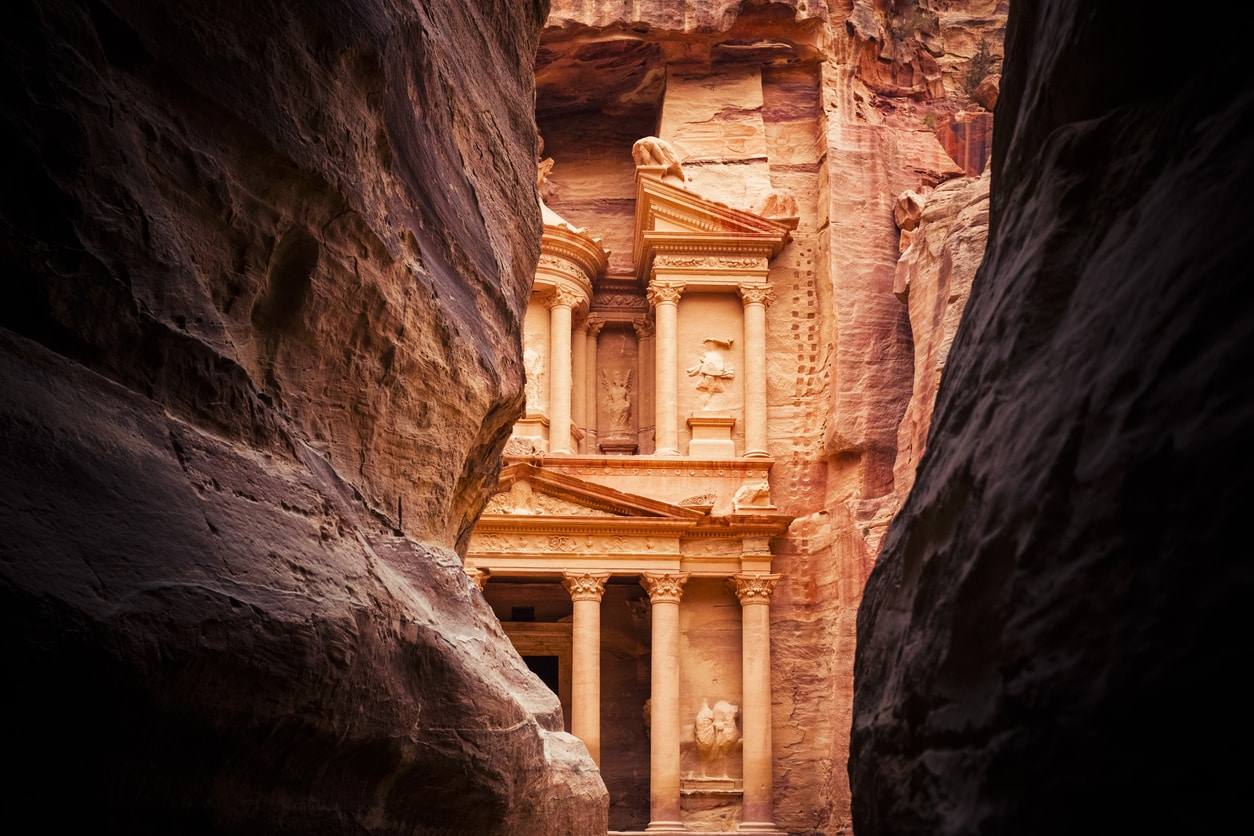 Paysage rocheux du désert rouge du Wadi Rum en Jordanie