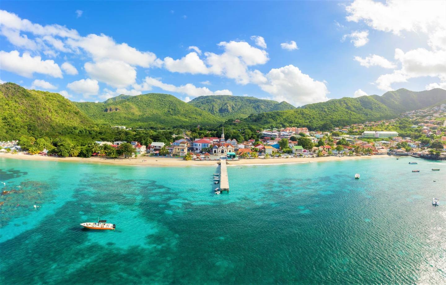 Vue aérienne de la baie d’Anse Darlet, Martinique, Caraïbes, Panorama