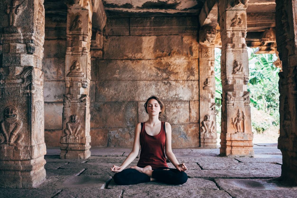 Voyages transformationnels : retraite yoga dans un temple bouddhiste