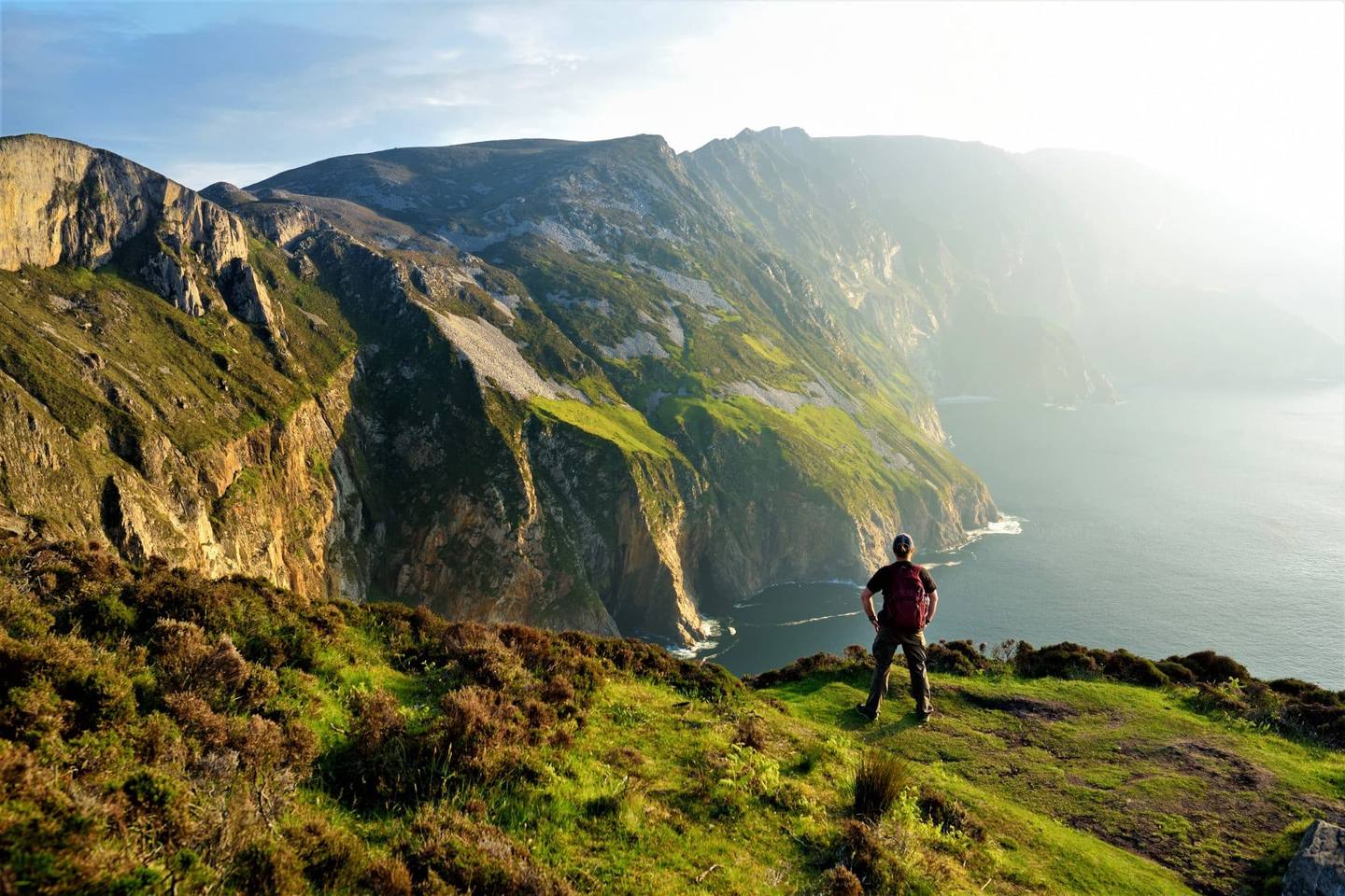 Slieve League, les plus hautes falaises maritimes d'Irlande, situées dans le sud-ouest du Donegal, le long de cette magnifique route côtière. L'une des étapes les plus populaires de la route Wild Atlantic Way, Co Donegal, Irlande.