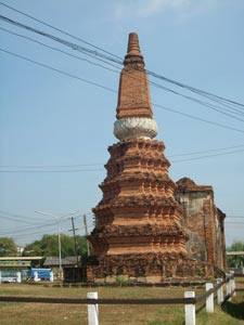 Lopburi, la ville aux temples et aux singes