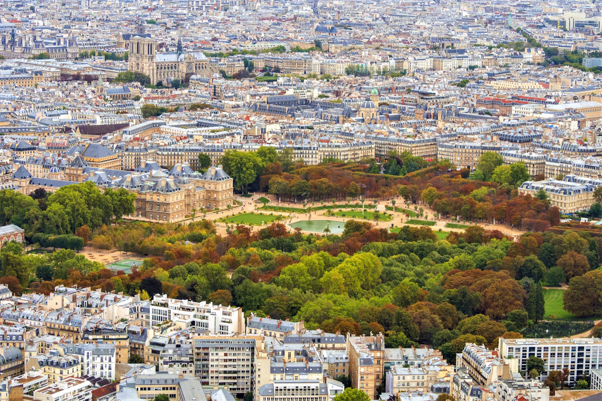 Vue aérienne de Paris et du parc du Luxembourg