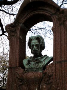 Le buste de l'écrivain Emile Zola