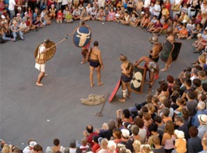 Reconstitution de combat de gladiateur, festival Arelate (© Festival Arelate)