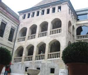 Cour de l'Hôtel de ville