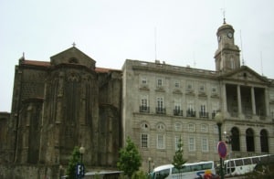 L’église São Francisco (à gauche) et le palais de la Bourse (à droite)
