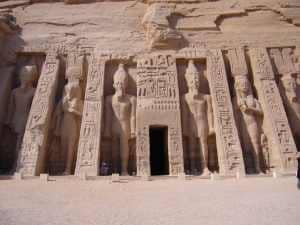 La facade du temple de Nefertari
