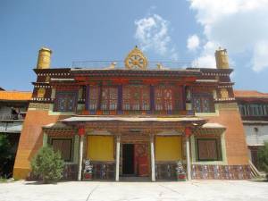 Le monastere de Ganzi, secte Gelug Le monastere de Ganzi, secte Gelug