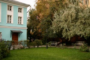 Jardin de la Maison de Pouchkine située sur la veille Arbat