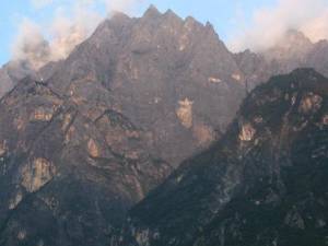 Vue sur les sommets depuis Tea-Horse Trade Guest House Vue sur les sommets depuis Tea-Horse Trade Guest House