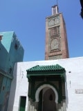 Près du Petit Socco, l'une des plus anciennes mosquées semble poser pour une toile de peintre