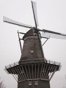 Le moulin de Gooyer est un des derniers moulins de la ville Le moulin de Gooyer est un des derniers moulins de la ville