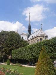 Notre Dame de Paris vue du parc
