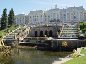 Peterhof, constitué en terrasses Peterhof, constitué en terrasses