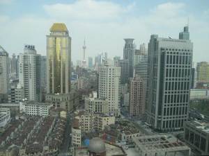 Skyline de Shanghai, avec la Perle de l'Orient au fond