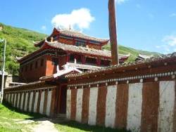 Temple dans un village sur le chemin du retour