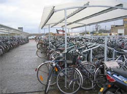 vélos devant la gare de Bruges