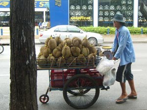 vendeur de durians à Bangkok
