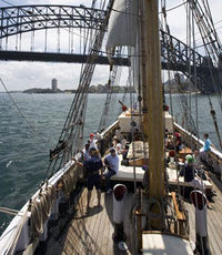 Croisière et dîner au crépuscule en voilier ancien dans le port de Sydney