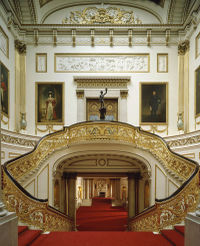 Le grand escalier du Palais de Buckingham, La Collection Royale 2008, Sa Majesté la reine Elizabeth