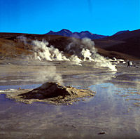 Un domaine d'énergie géothermique à El Tatio Geysers, Chili