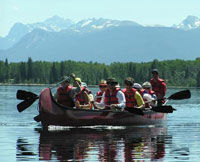 Expérience de canoë sur le Pyramid Lake en Alberta
