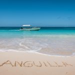 Belle plage tropicale aux eaux turquoise à Anguilla