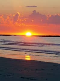 Le coucher du soleil spectaculaire à Cable Beach, Broome
