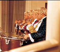 Des musiciens de l'Orchestre Mozart de Vienne vêtus en costumes d'époque