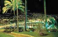 Une vue magnifique de Monte Carlo la nuit, Cannes