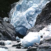 Une vue sur le paysage accidenté de glaciers de Franz Josef