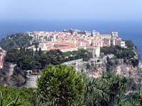 Une vue de loin de Monte Carlo