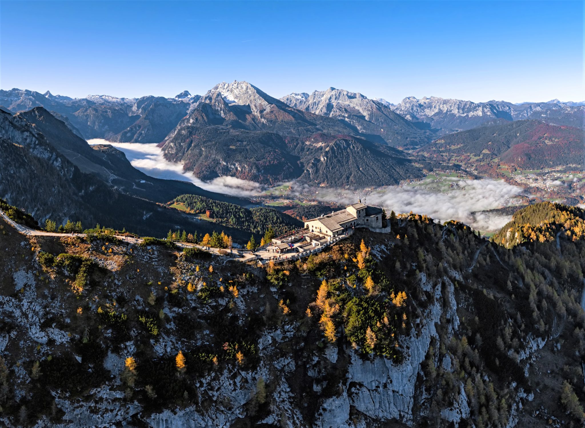 Vue aérienne de Berchtesgaden et le nid d'aigle
