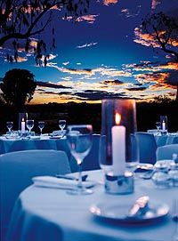 Un dîner au coucher du soleil à Ayers Rock