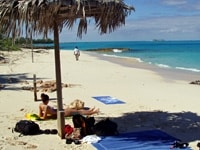 Sur la plage ensoleillée de Nassau