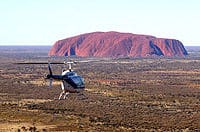 Un survol en hélicoptère d'Uluru au départ d'Ayers Rock