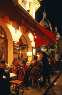 Une visite nocturne de la ville de Paris avec dîner