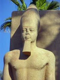 La statue de Ramses II à Memphis, Egypte