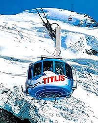 Cabine téléphérique à la station de montagne des Alpes d'Engelberg