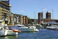 Des bateaux de croisières sur le quai d'Oslo