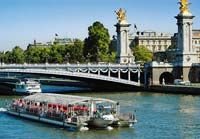 Une promenade en bateau dans la ville de Paris