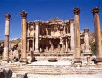 Le vestige du temple de l'empire romain à Jerash