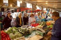 Une visite du marché des légumes en provenance de leurs jardins à Paris