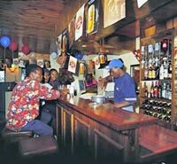 Dans un des bars de Soweto, Johannesbourg