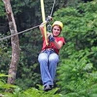 Aventure en tyrolienne dans la forêt de Porto Rico
