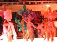 Les danseuses de samba sur scène