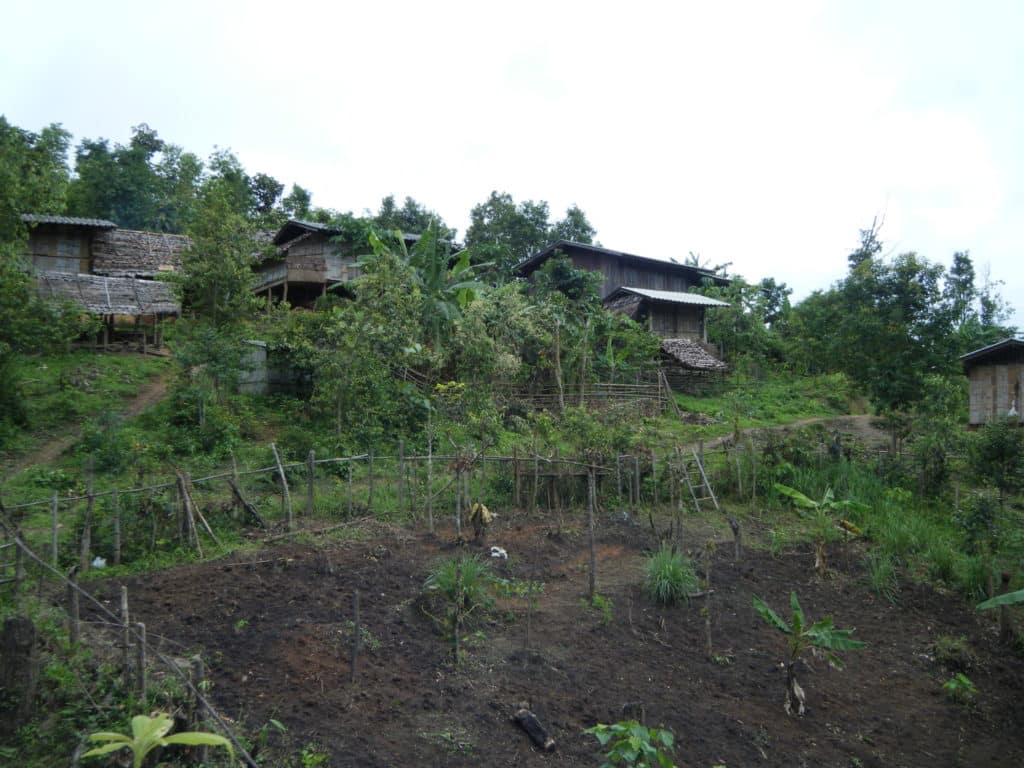 Village dans les montagnes thaïlandaises